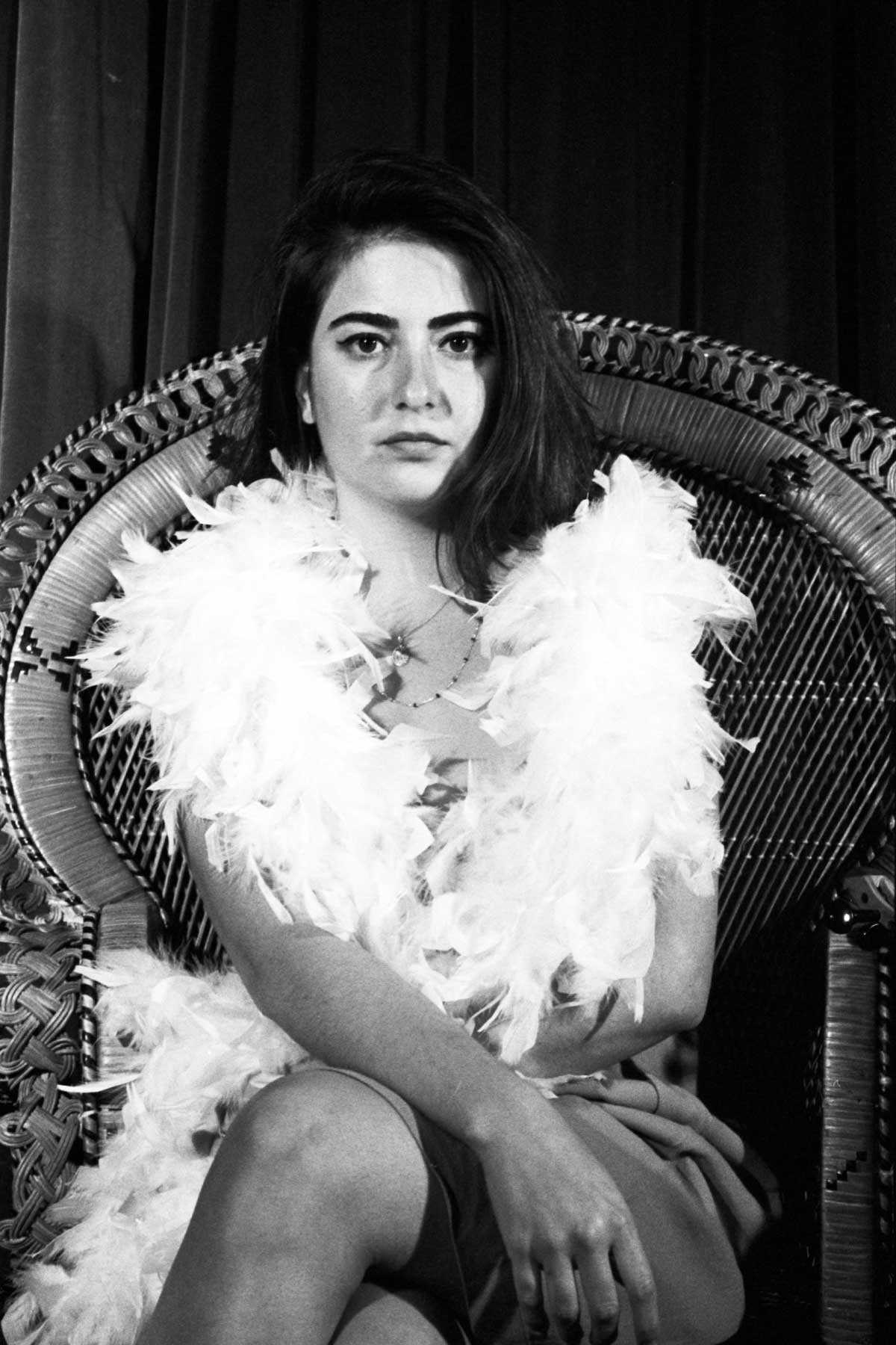 merve-sitting